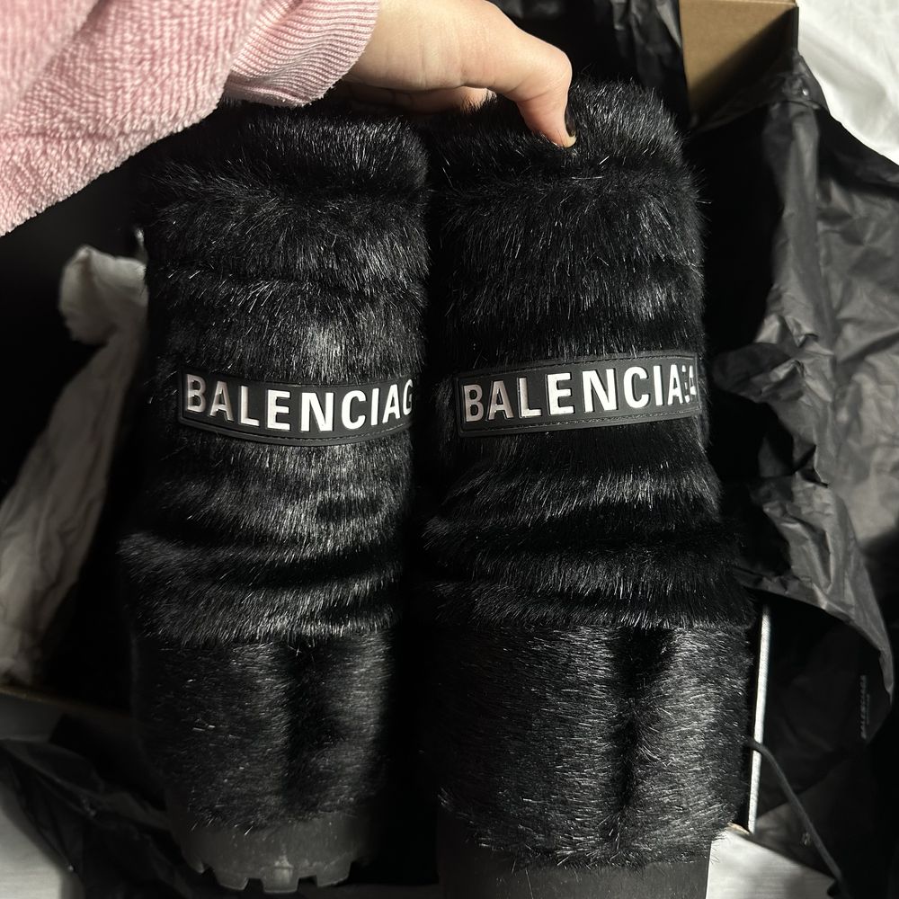 Balenciaga оригінал alaska boots / хутряні чоботи луноходи мунбути