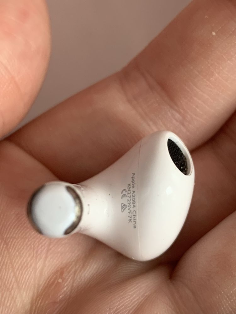 Правий навушник AirPods 3