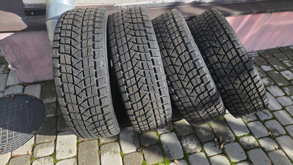 Oponi zimowe 215/65 r16