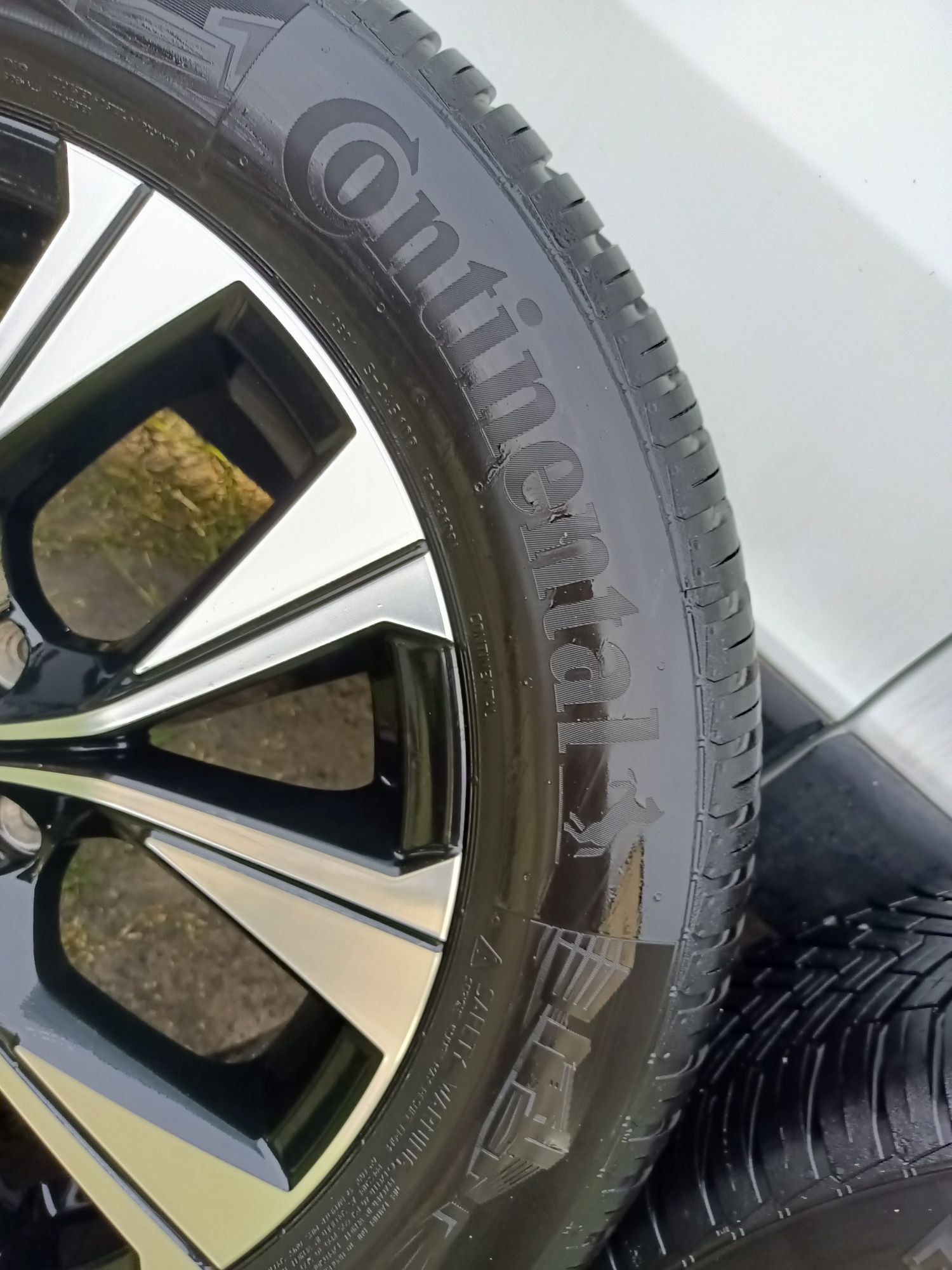 Sprzedam komplet opon do Renault Captur 215/60 R17