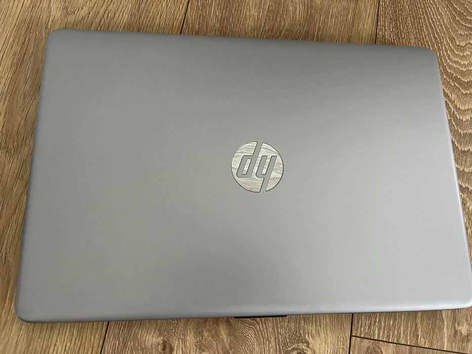 Laptop HP 250 g8