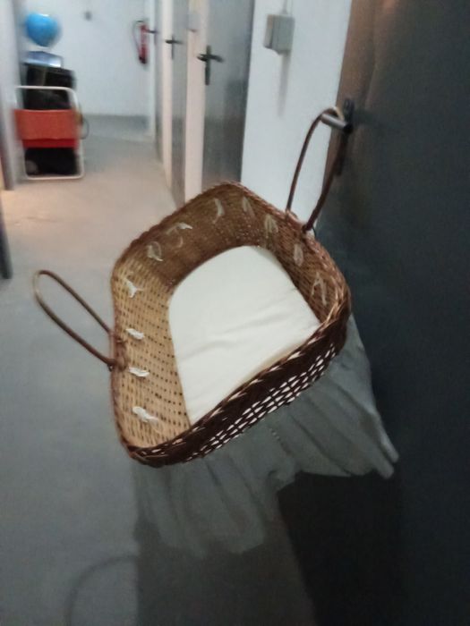 Alcofa de bebê em excelente estado
