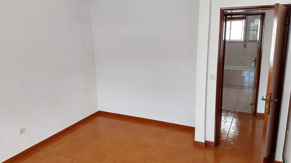 Arrendamento de apartamento T3 com 100m2