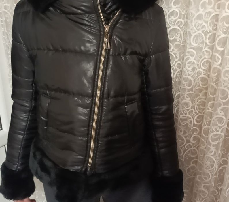 Куртка жіноча розмір М