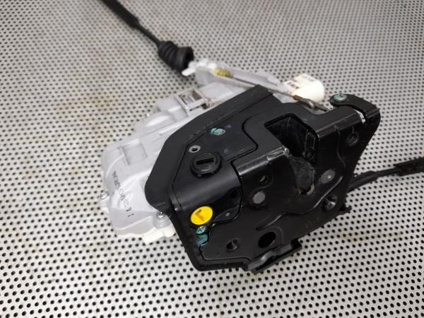 Fechadura / fecho porta trás esquerdo VOLKSWAGEN Passat (3C2)