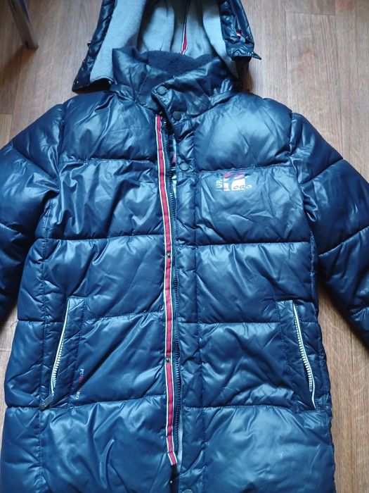 Зимняя куртка очень теплая, не продуваемая ветром