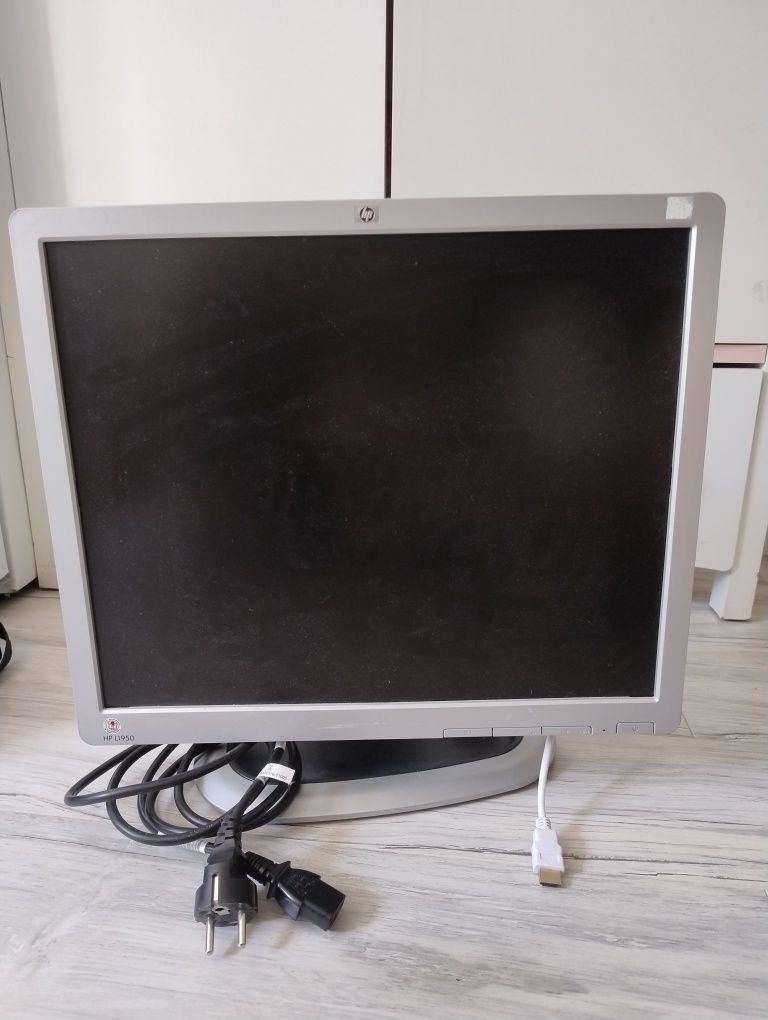 Monitor HP L1950 19" za darmo