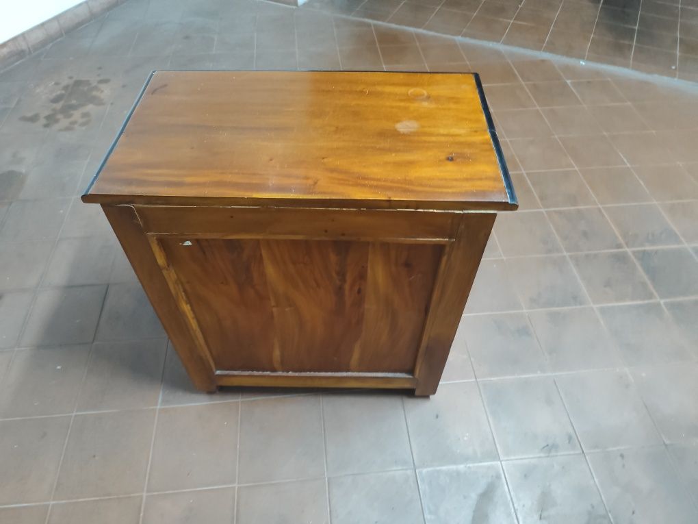 Mesa de cabeceira