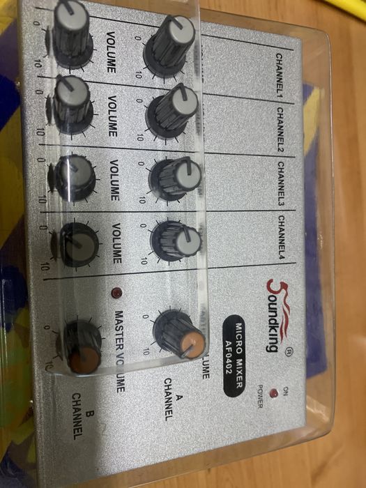 Misturador Stereo para 4 Microfones