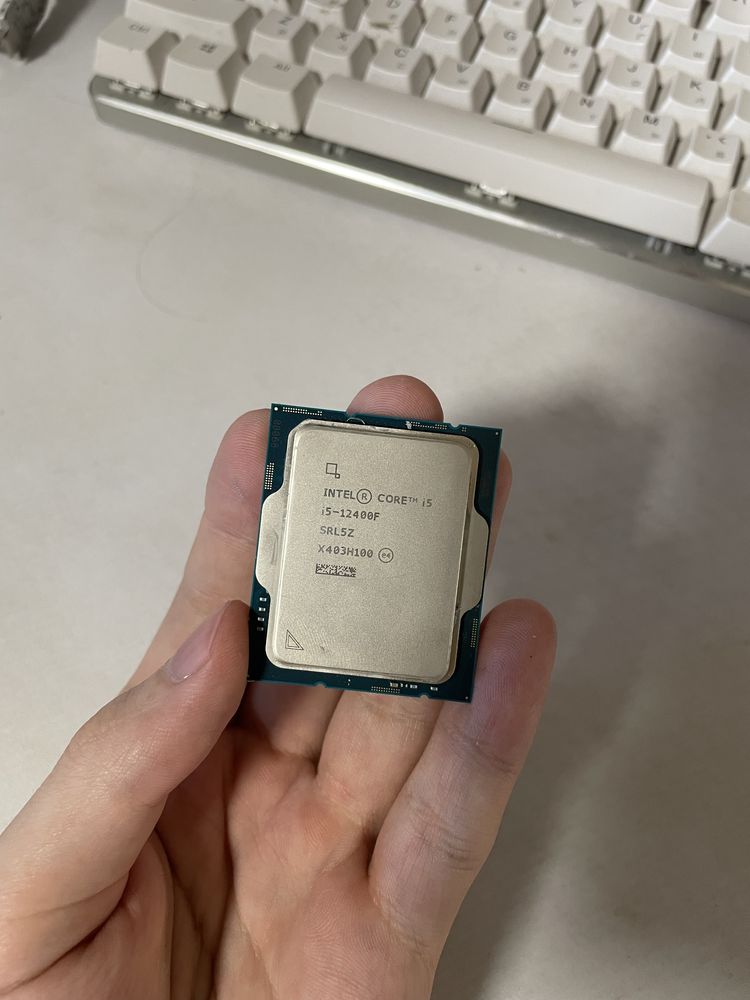 Процессор Intel i5-12400f