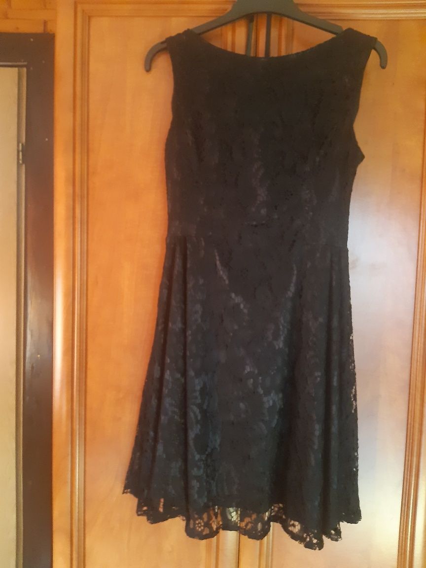 Czarna sukienka  koronkowa