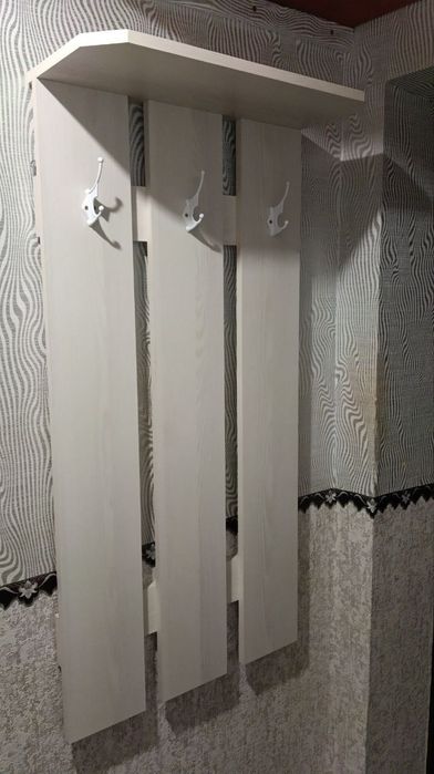 Вішалка у передпокій