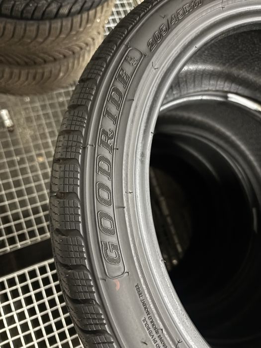 Komplet opon zimowych 205/45 R17