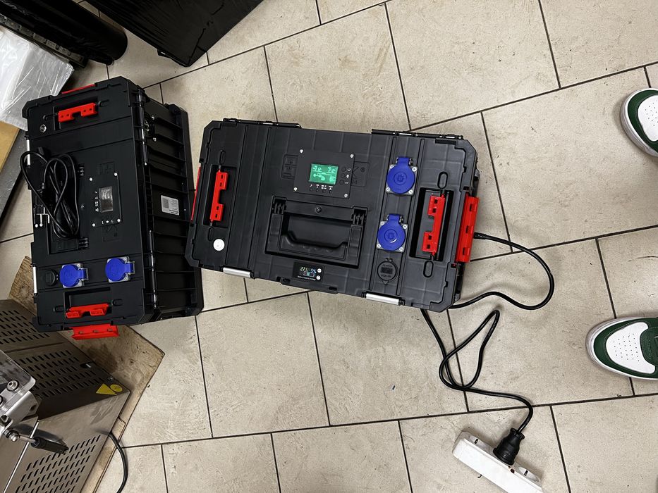 Зарядная станция 3100 ватт час акб CATL 150 ампер 24 вольта