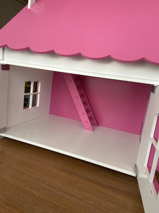 Деревʼяний ляльковий будинок, в наявності