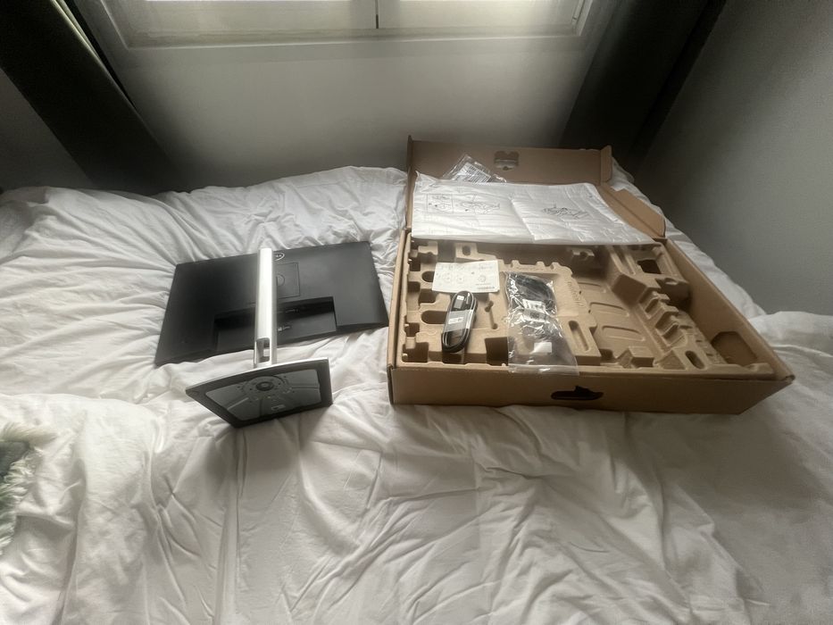 DELL P2422H 24” Full HD Monitor – Excellent Condition