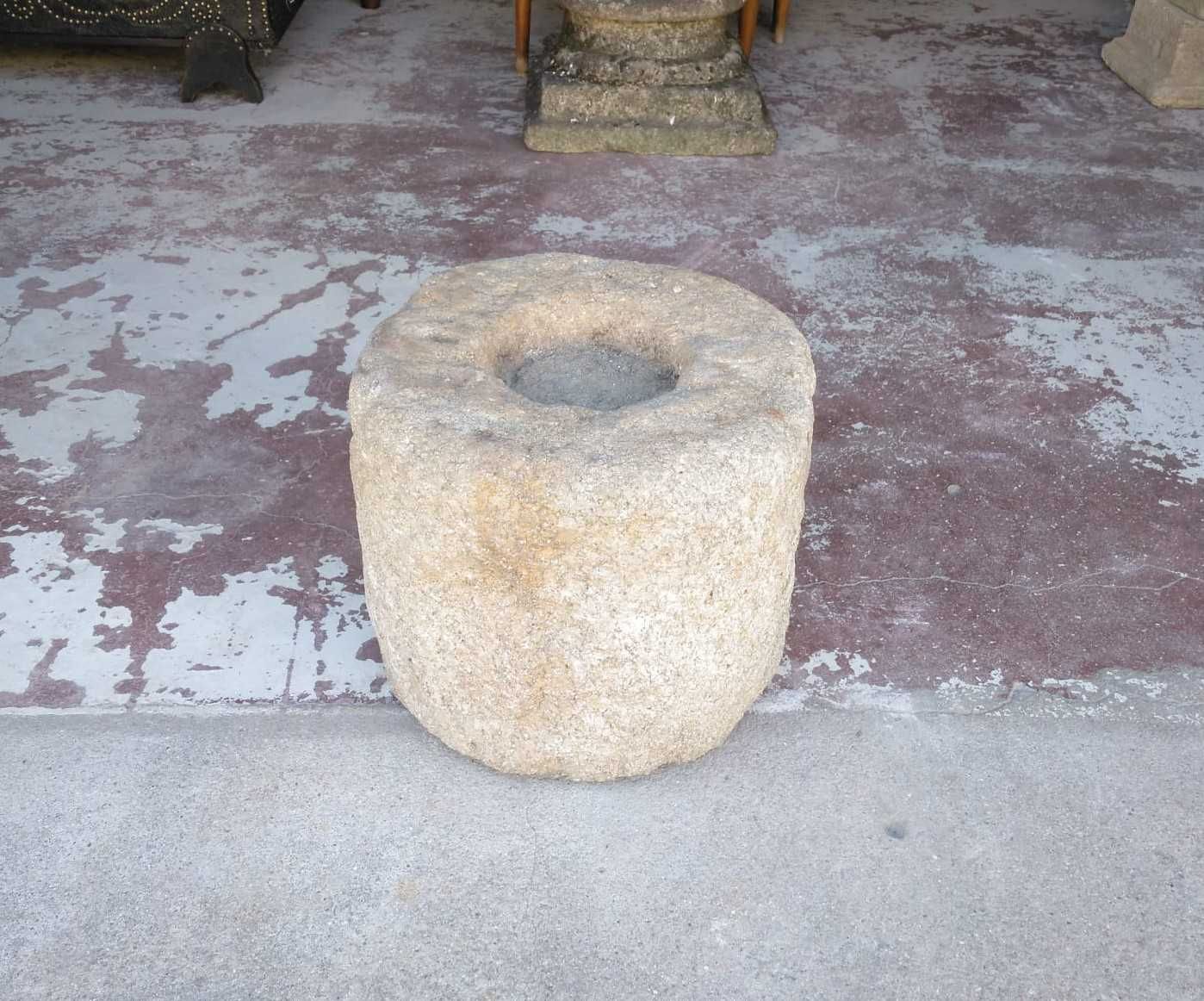 Antiga pedra em granito
