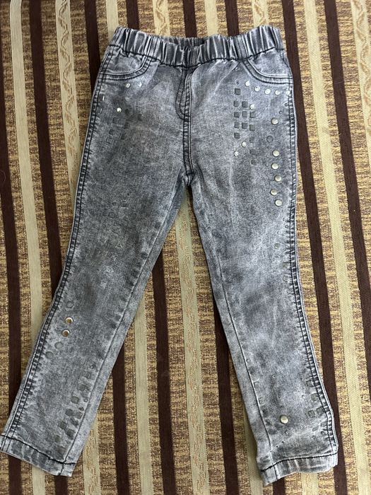 Сірі джинси зі стразами 98 розмір