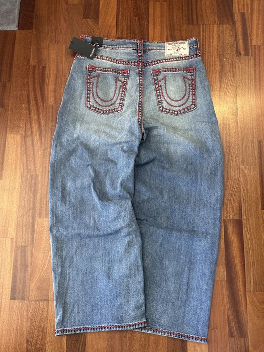 True Religion Jeans z czerwonym przyszyciem