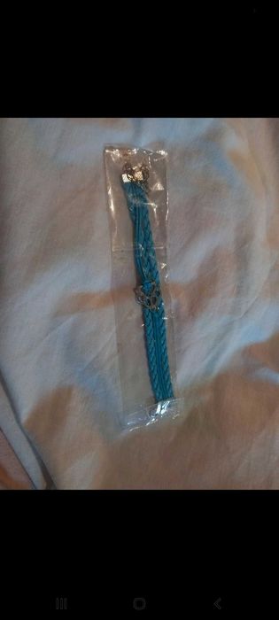 Pulseiras em fita de pele com patinha metálica - Local