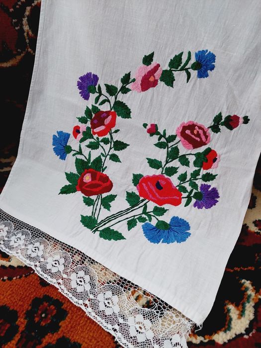 Рушник український з гарною ручною вишивкою