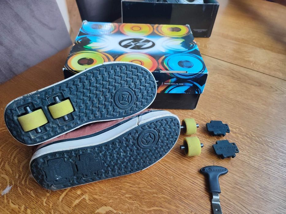 Роликові кеди HEELYS