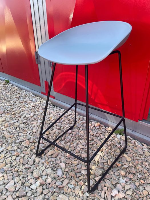 Hokery krzesła barowe HAY Design ABOUT A STOOL szaroniebieskie