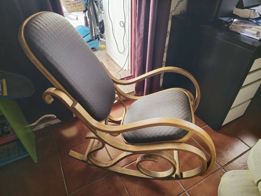 Cadeira restaurada de baloiço
