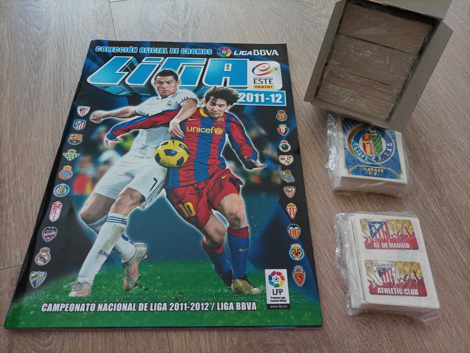 Muitas Colecções de cromos de futebol completas Panini