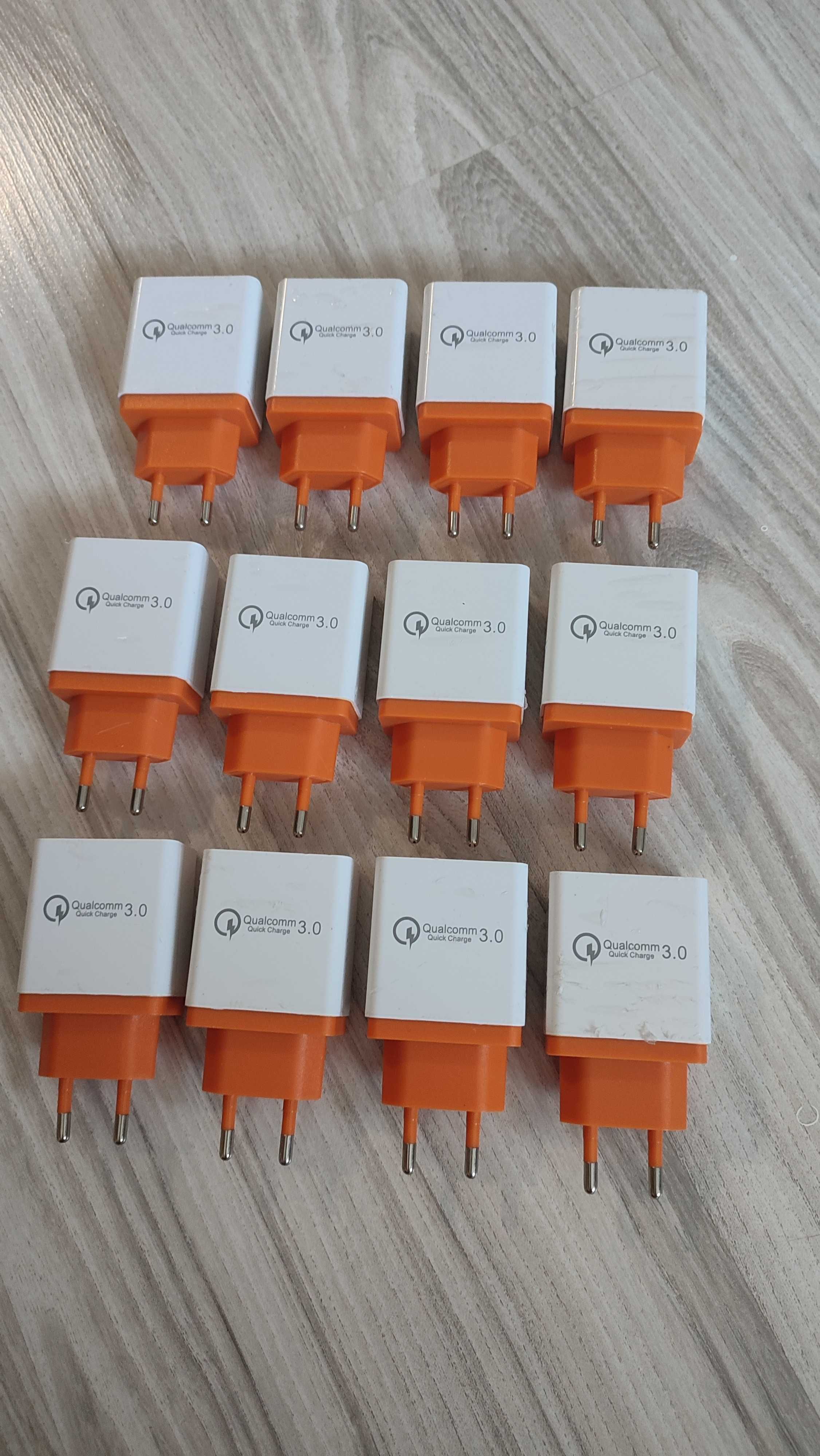 12 sztuk nowych 3 portowych adapterów do szybkiego ładowania USB 18 W.