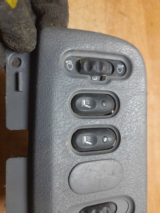 7700432429 блок кнопок стеклоподьемника Рено Меган Сценик Renault