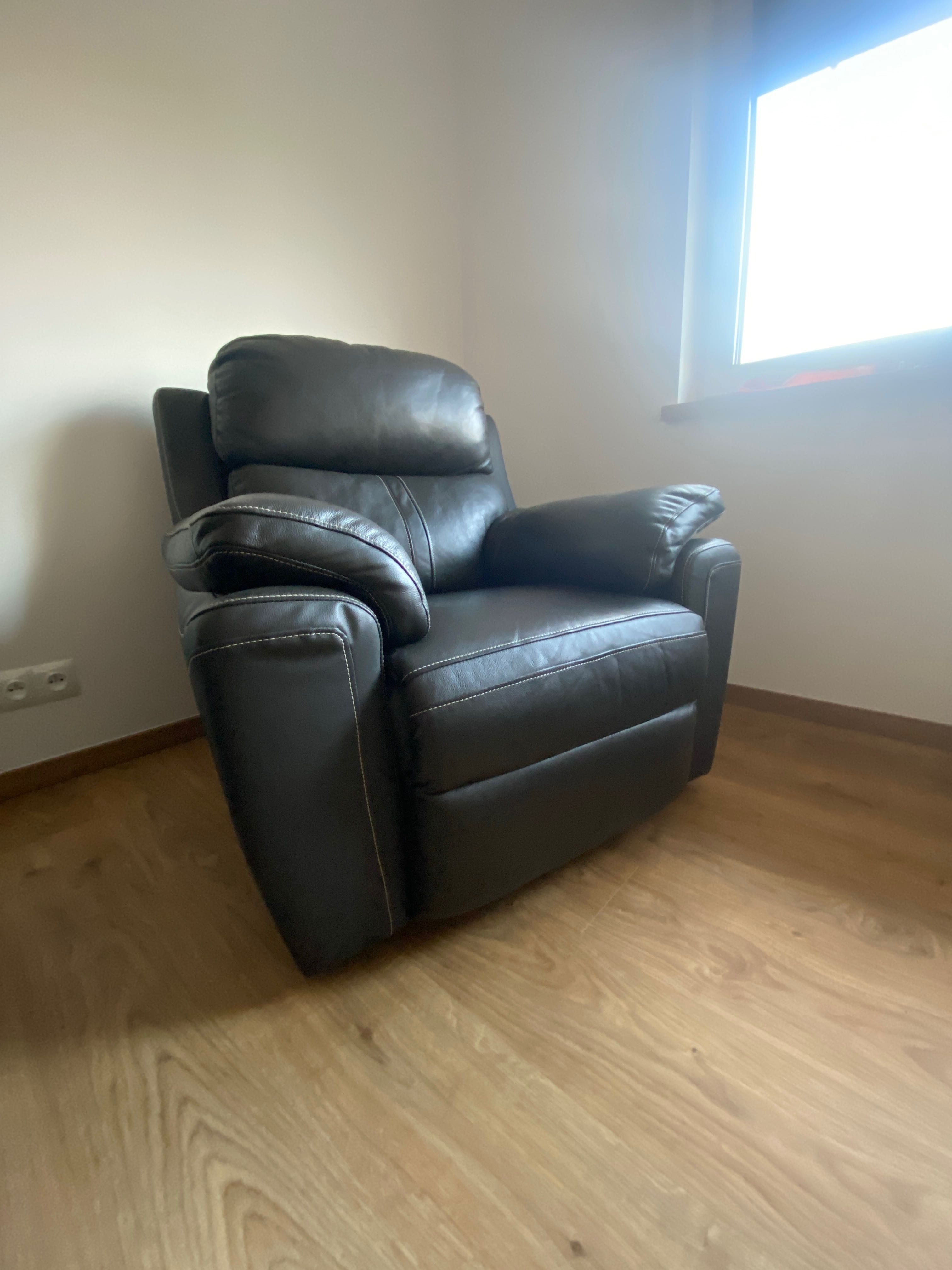 Elegancki skórzany zestaw wypoczynkowy