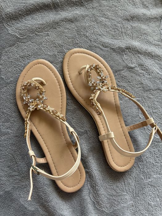 Złote płaskie sandałki japonki ozdobne na lato rozmiar 39
