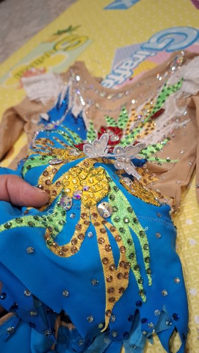 Купальник ,камни сварики на 5-6 лет художественная гимнастика