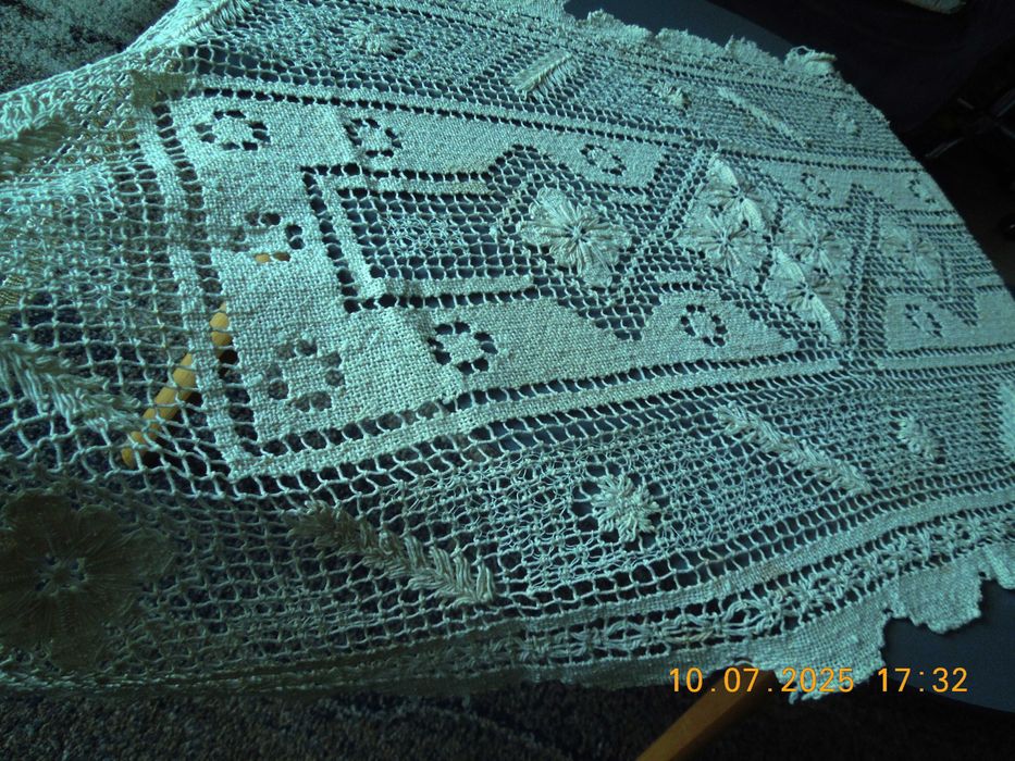 Tkany Lniany koronkowy obrusik na ławę - rękodzieło Rozmiar: 105x50cm