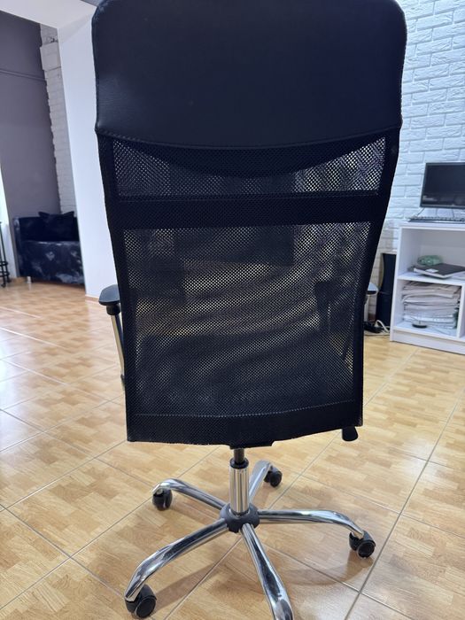 Компютерний стілець