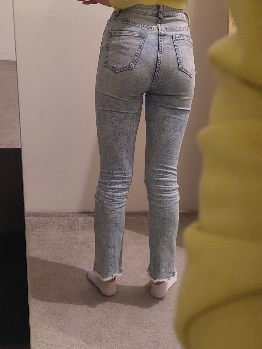 damskie jeansy.   .