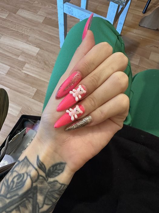 Наращивания , кореккция ногтей