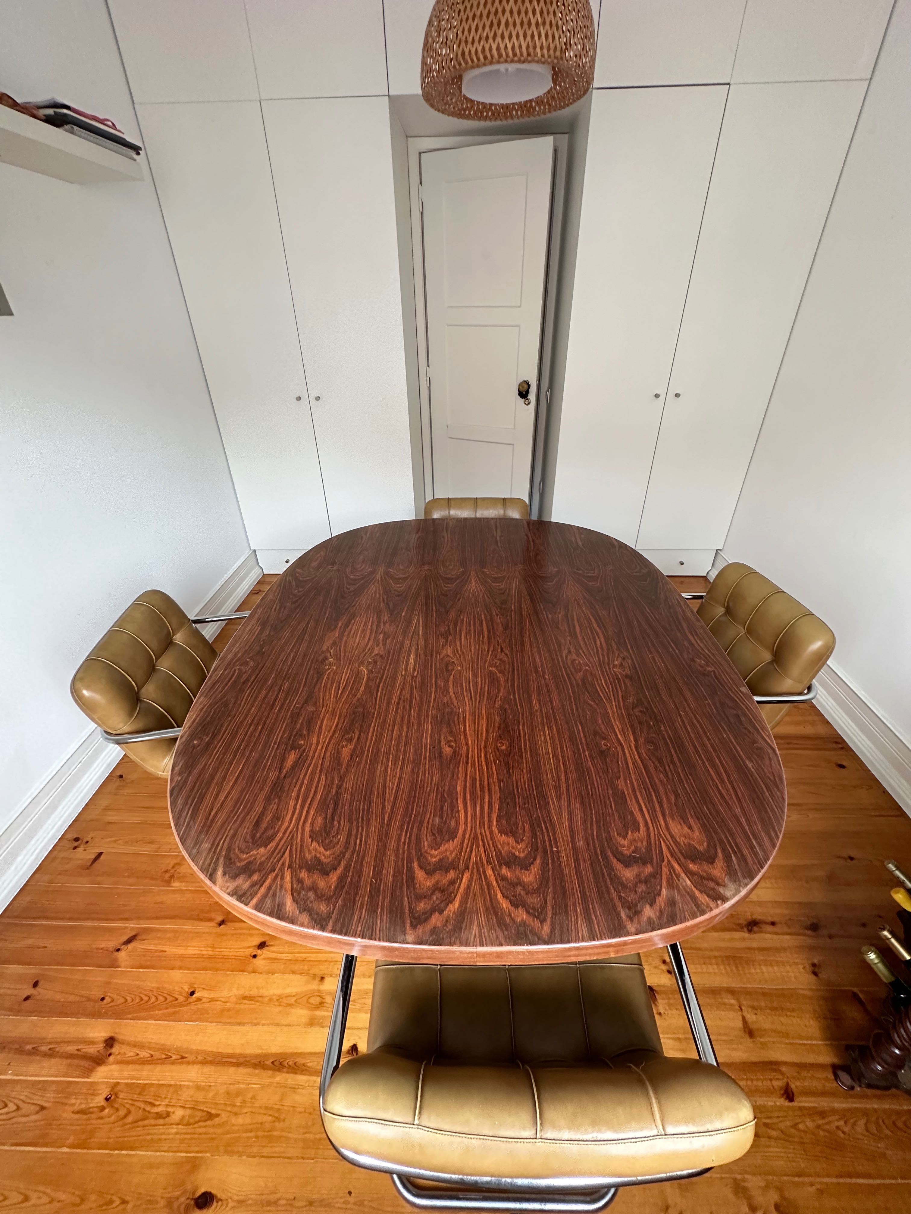 Mesa e Cadeira por Daciano da Costa