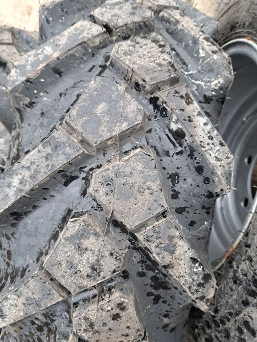 Opony kola 10.0/75-15.3