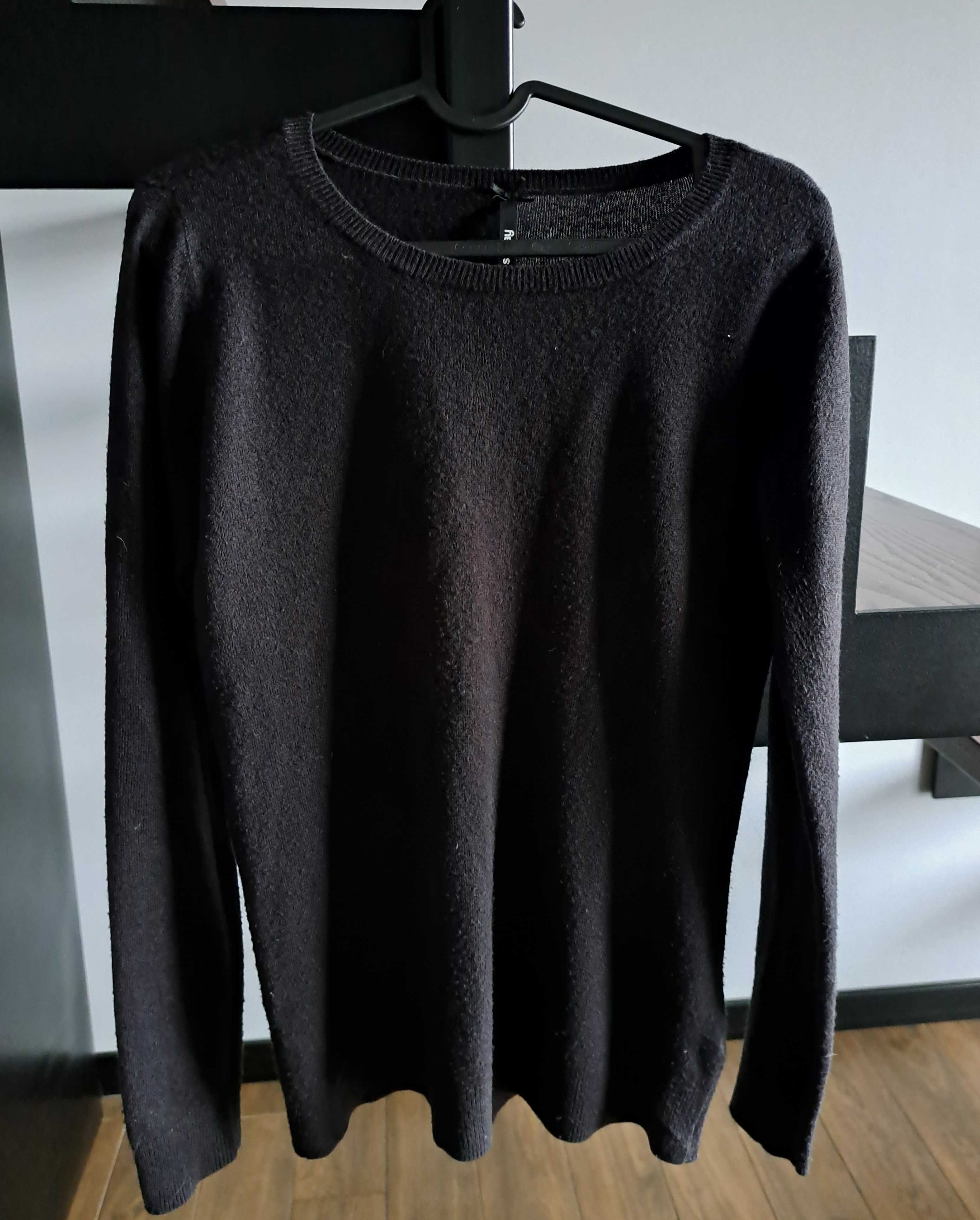 Czarny sweter Sinsay