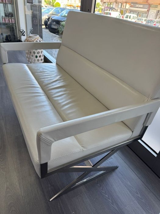 Sofás em pele branco