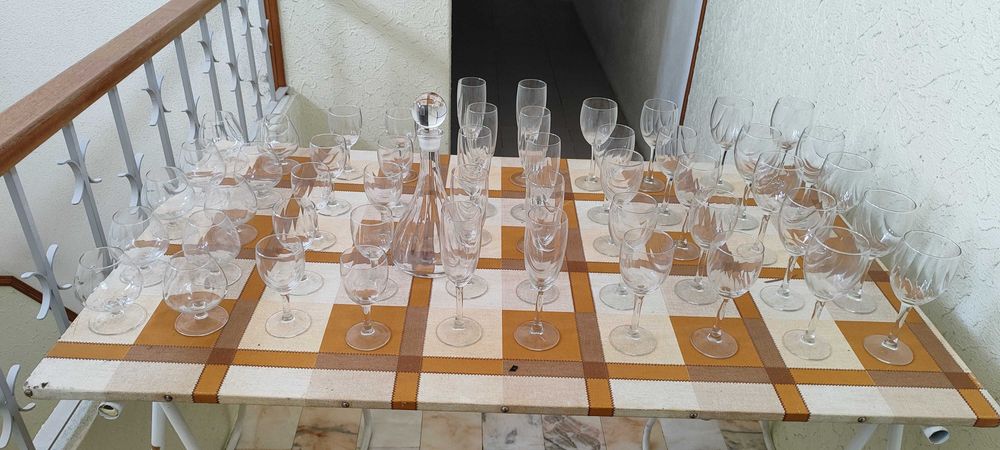 Serviço de 50 Copos e Garrafa