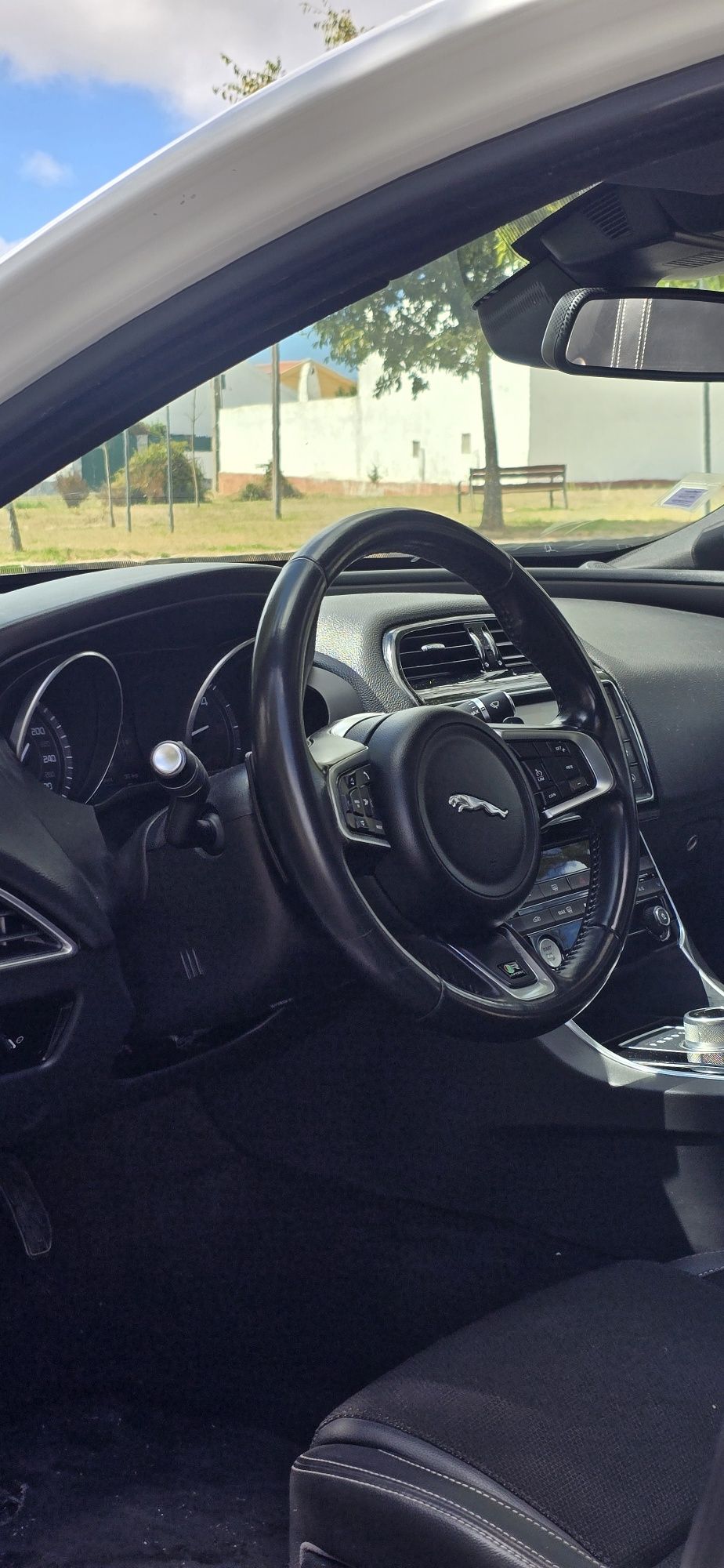 Jaguar XE R-Sport 2.0 Diesel – 2016 – 180cv –