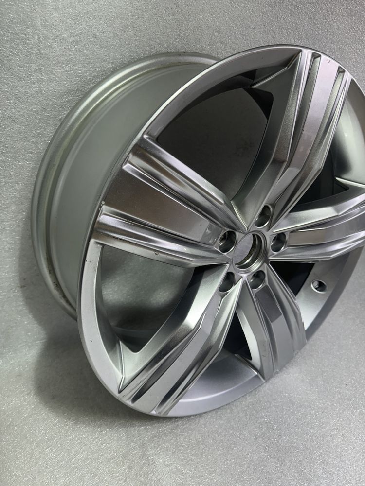 Felga aluminiowa Volkswagen 5NA OE TIGUAN 7.0" x 19" 5x112 ET 43