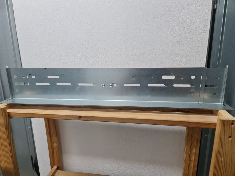 Szyna montażowa do szafy serwerowej RACK. Regulowana 2 sposoby montażu