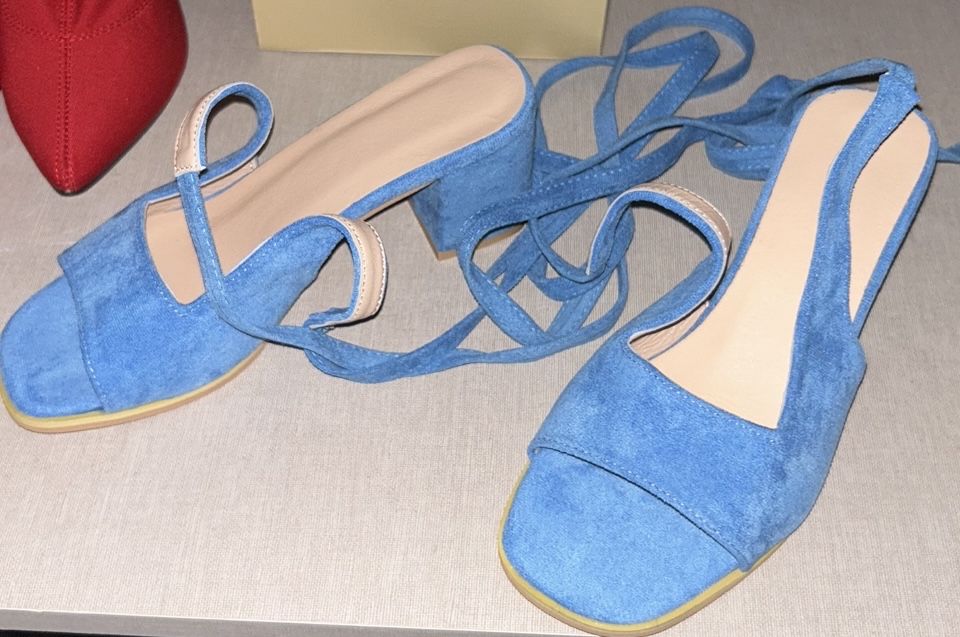 Sandálias camurça azul novas, tam. 36
