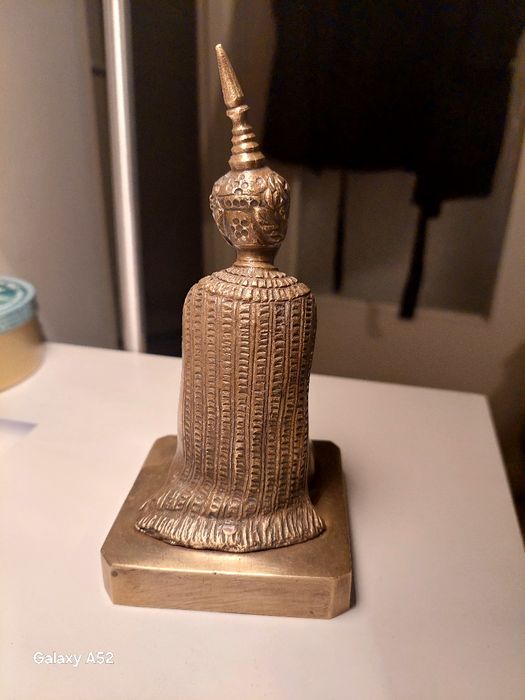 Figurka , rzeźba Budda , brąz lub mosiądz piękna , ciężka  solidna