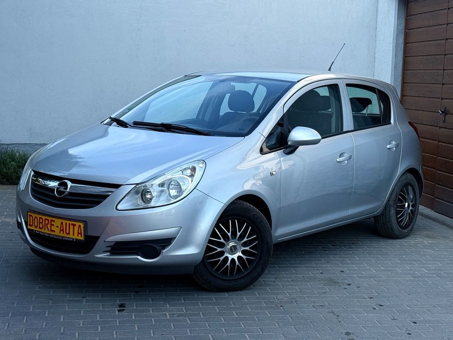 Opel Corsa Niski przebieg 100tyskm benzyna 5 drzwi musisz zobaczyc warto