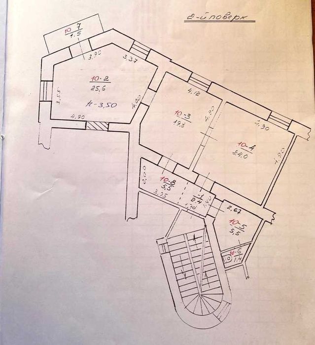 Оренда просторої 2к в історичному центрі.